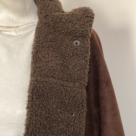 Dk. Brown Talbots, fx. Microsuede, knee length Coat.
Item# FWc1 - Picture 3 of 6